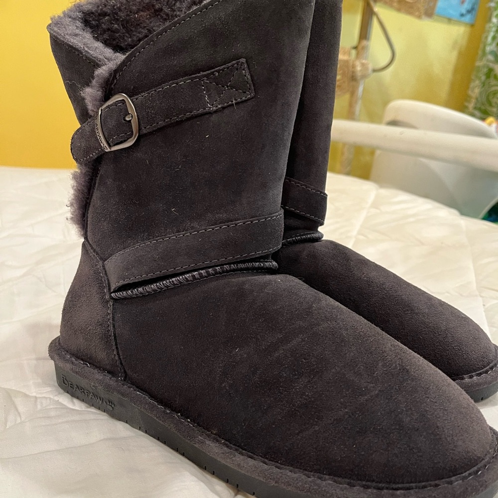 New in bag gray Bearpaw Shearling Boots women’s 9 shoes short booties